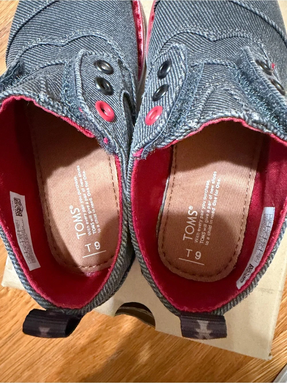 TOMS Kids Grey Canvas Brogue Shoes with Red Trim - Size 9